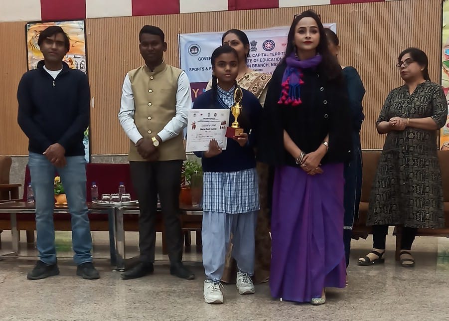 GGSSS HARKESH NAGAR 1925341 (@ggsssharkeshngr) on Twitter photo Exceptional Achievement🏆
Kajal Kumari performed exceptionally well among other senior artists and got 3rd Position in Drawing Competition in National Youth Festival organised by <a href="/OfGoap/">Department of Youth Affairs, GoAP</a>, GoI
Today, she proudly received her trophy 🏆and a cash prize from the district
#winner Exceptional Achievement🏆
Kajal Kumari performed exceptionally well among other senior artists and got 3rd Position in Drawing Competition in National Youth Festival organised by <a href="/OfGoap/">Department of Youth Affairs, GoAP</a>, GoI
Today, she proudly received her trophy 🏆and a cash prize from the district
#winner