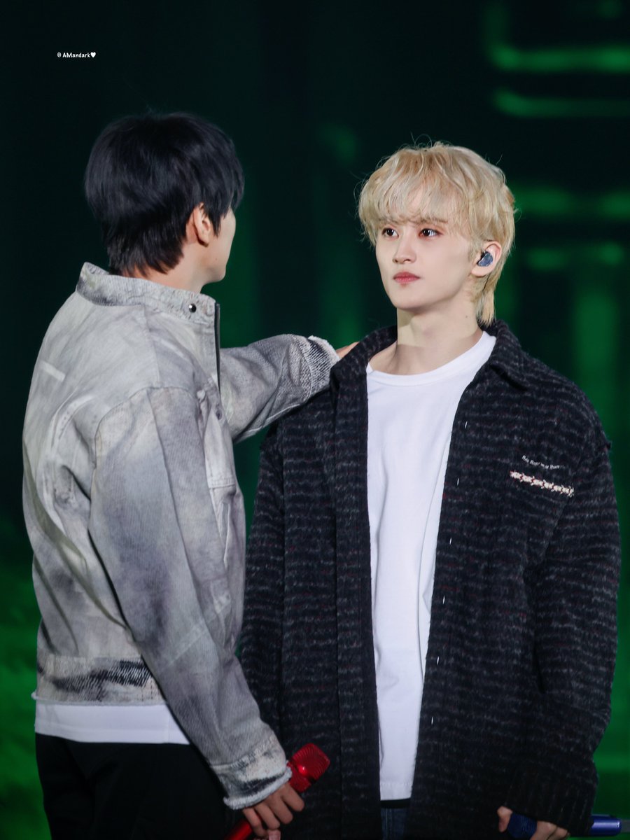 AM_andark's tweet photo. 241130-TDS3-Finale in Seoul-Day2
🥺🥺
#markchan #markhyuck 
#맠동 #マクドン https://t.co/eZhmHoYTqo