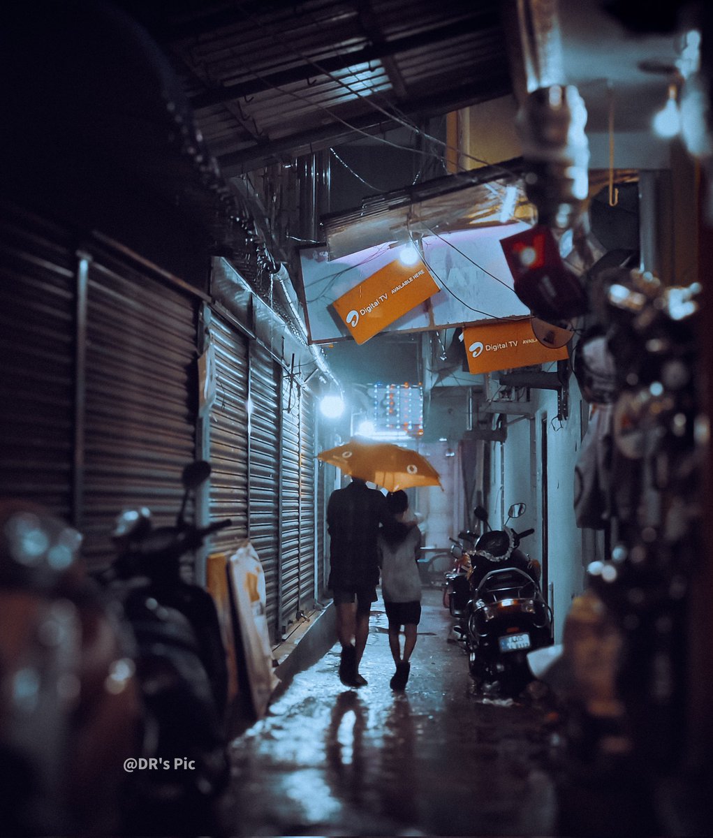 Dileeprdeepu's tweet image. "Rain brings us close".
#mobilephotography #s20fe #Brothers
.
.
.
#streets #streetphotography #indianstreet #love #kids #nightlife #nightphotography #photography #picoftheday #photooftheday #color #colorphotography #Travel #ig #Rain #srikalahasti #Tirupati #India #bharat