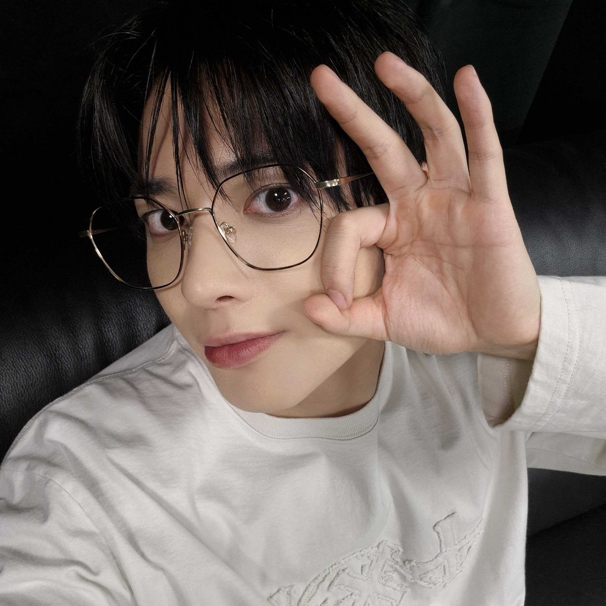 안경태현..귀하다..귀여워