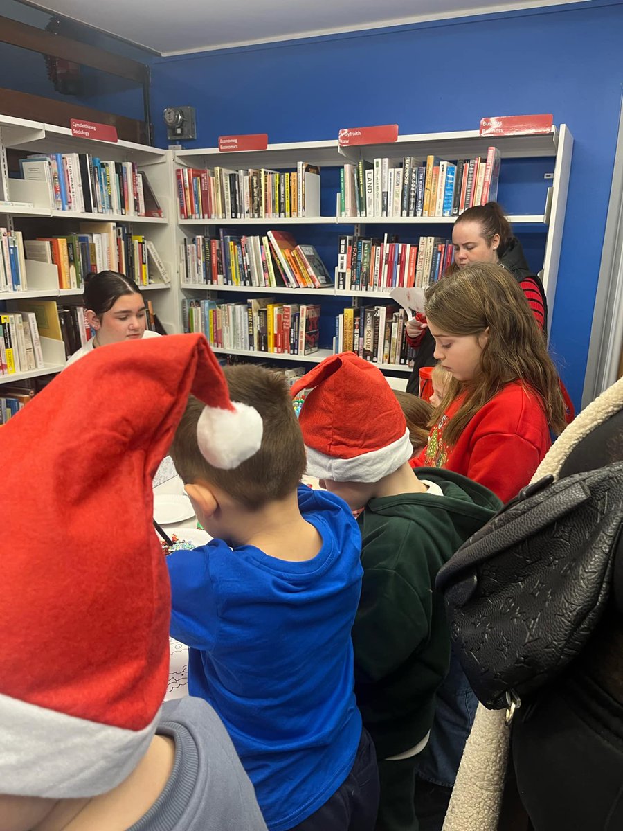 MenterIaithRhCT's tweet photo. Hwyl yr Ŵyl yn Nhreorci! ☃️🎄
Festive fun in Treorchy! 🎄☃️
@LoveTreorchy @RCTCouncil @RhonddaBryant @buffywills @Heledd_Plaid @CyngorRhCT https://t.co/byhdERFwYw