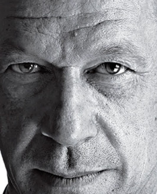 مجھے بس اتنا بتا دیں ؟۔                                  ۔ .
گولی کیوں چلائی کس کے کہنے پر چلائی ۔کس نے کہا پاکستانیوں کو قتل عام کرو۔۔