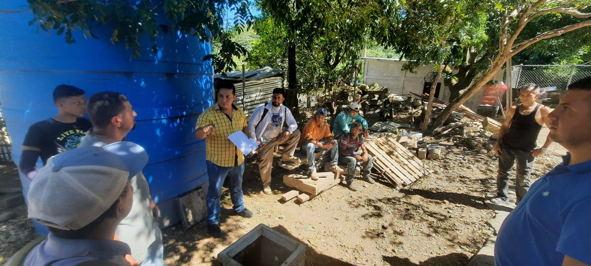FUNDEMAC's tweet photo. 28-11-24 capacitación para la instalación de micromedidores a personas de las comunidades de El Manguito y Los Hernández y se verificaron los trabajos. @FUNDEMAC  @ONGPozos  @malaga https://t.co/oi8AwlB7Nr