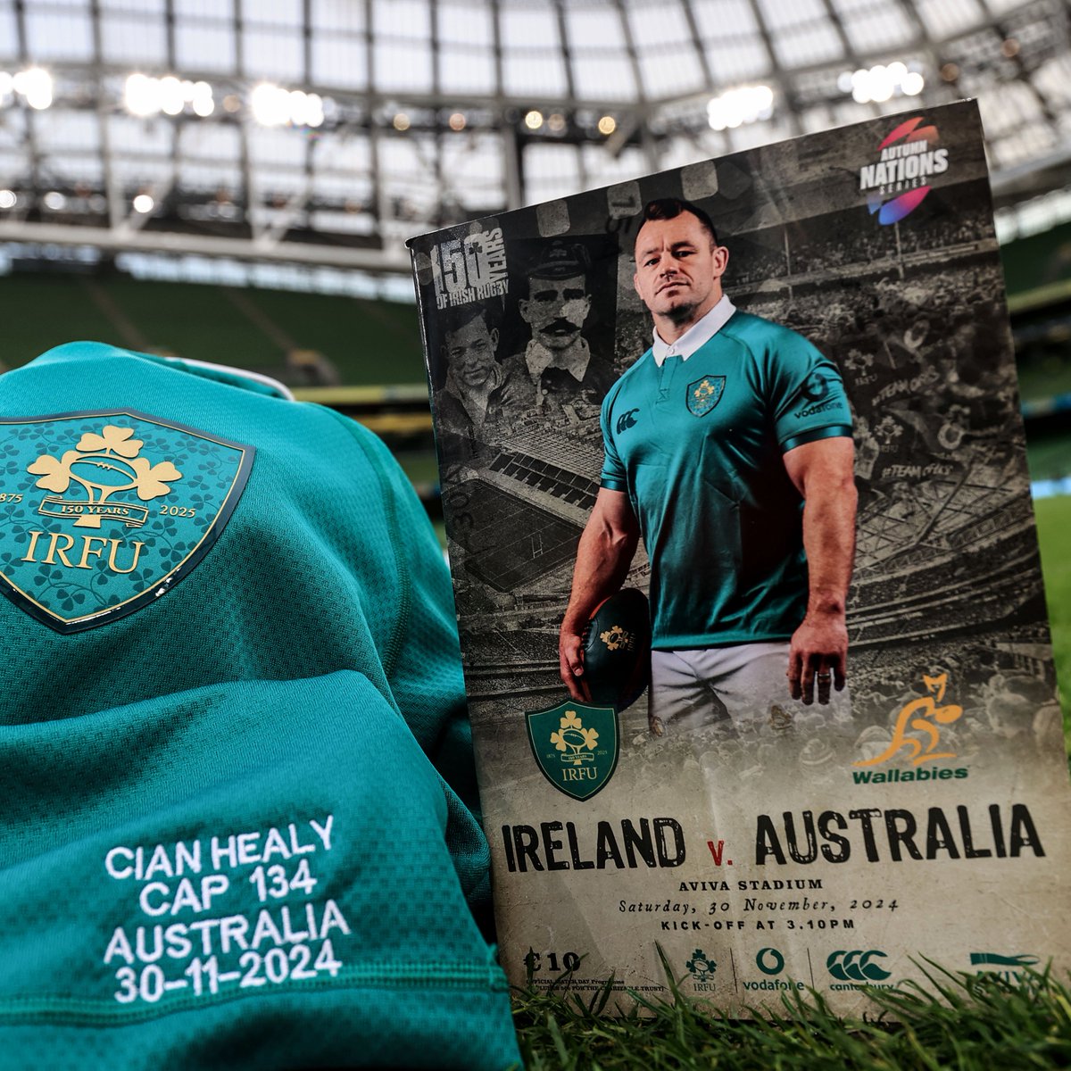 IrishRugby's tweet photo. An iconic jersey! 👌

#TeamOfUs https://t.co/D33LzOshCi