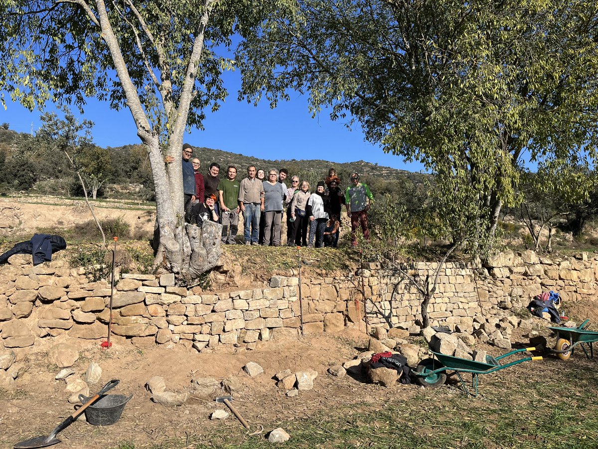 JOliva||*|| (@jolival65) on Twitter photo Matinal meravellosa de treball amb la tècnica de la pedra en sec a Sanaüja, dins la <a href="/SetmPedraSeca/">Setmana de la Pedra Seca</a> Matinal meravellosa de treball amb la tècnica de la pedra en sec a Sanaüja, dins la <a href="/SetmPedraSeca/">Setmana de la Pedra Seca</a>