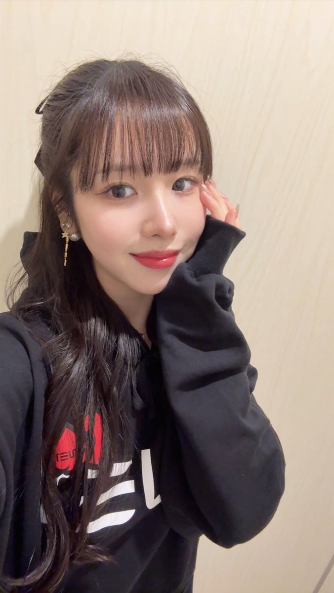 ほんっとーに昔から大好きで大好きで憧れで目標だった2NE1女神様方に会いに行ってきたよ…😭❤️‍🔥何年ぶり…😭😭
会場到着した時からうるうるしてたのにスタートしたらもう涙ボロボロ😭💖本当に本当に戻ってきてくれてありがとう。。💖
幸せな空間でした…💖

#2NE1_WELCOMEBACKinKOBE #2NE1