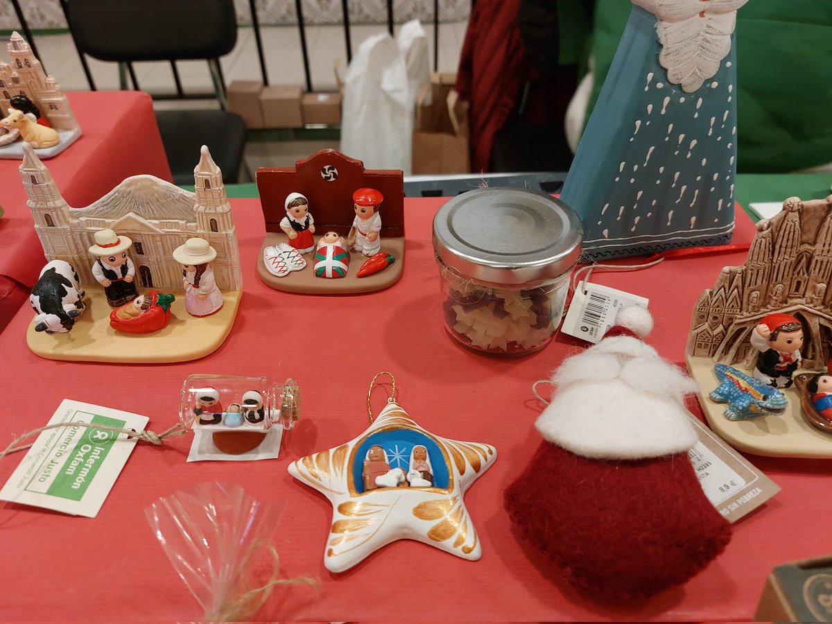 OIenMalaga's tweet photo. ¡Esta semana hemos llevado el @ComercioJustoOI de  @OxfamIntermon  a la Escuela Oficial de Idiomas! 🤩 

¿Pensando en regalos de #Navidad?✨️🎁 buena ocasión para regalar sostenible con comercio justo 💚 

Tienda de #Málaga en C/ Casas de Campos 10 en #Soho ¡sorpréndete! 🎉 https://t.co/HtCm3vOEFy