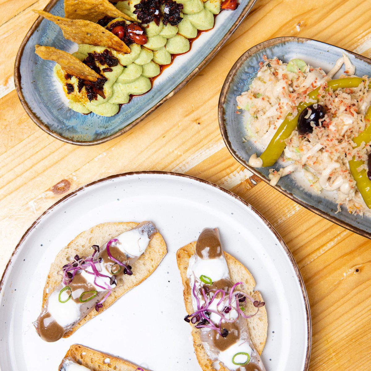 És l’hora del #Tapa, de la cosa bona darlings 😻😻😻, veniu a tastar les noves creacions, són de pel·lícula  🎥🎥, si vols saber quines són, hauràs de venir 😉

Fem una #Clote tonight?  🔝🔝🔝

I si estàs lazy, t’ho portem a casa 🛵🛵🛵