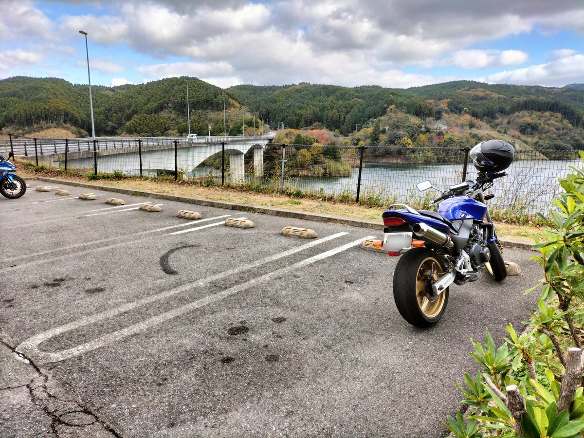 RETURN_HORNET's tweet image. #ホーネット250
午前中、ちょっと遅めに出発して
嘉瀬川ダムへソロツーあまりに
寒かったので、帰りに思いきって
電熱グローブ購入
次回から活躍してもらおう