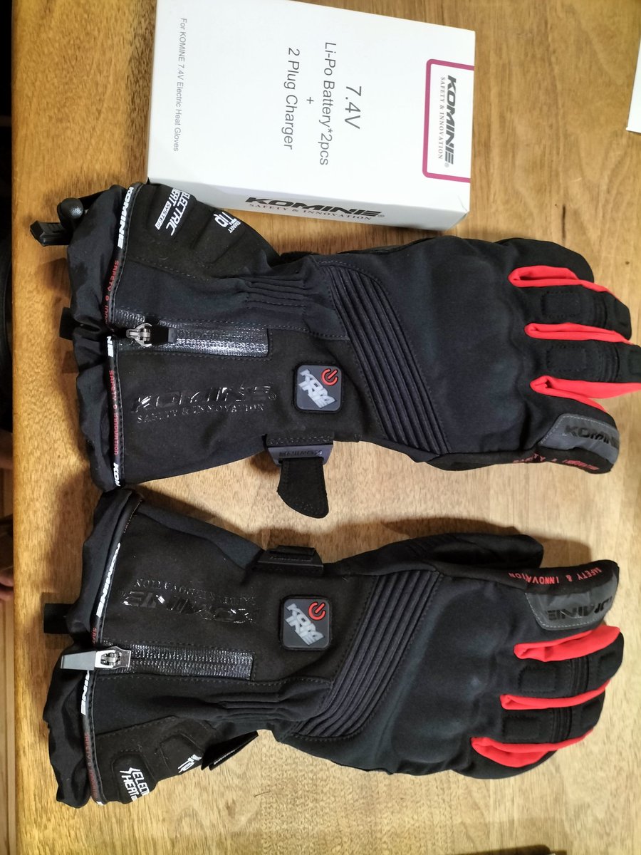 RETURN_HORNET's tweet image. #ホーネット250
午前中、ちょっと遅めに出発して
嘉瀬川ダムへソロツーあまりに
寒かったので、帰りに思いきって
電熱グローブ購入
次回から活躍してもらおう