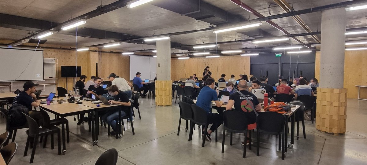 diegomac35's tweet image. Let's keep building 💪🕛🛠
#CardanoTechWeek