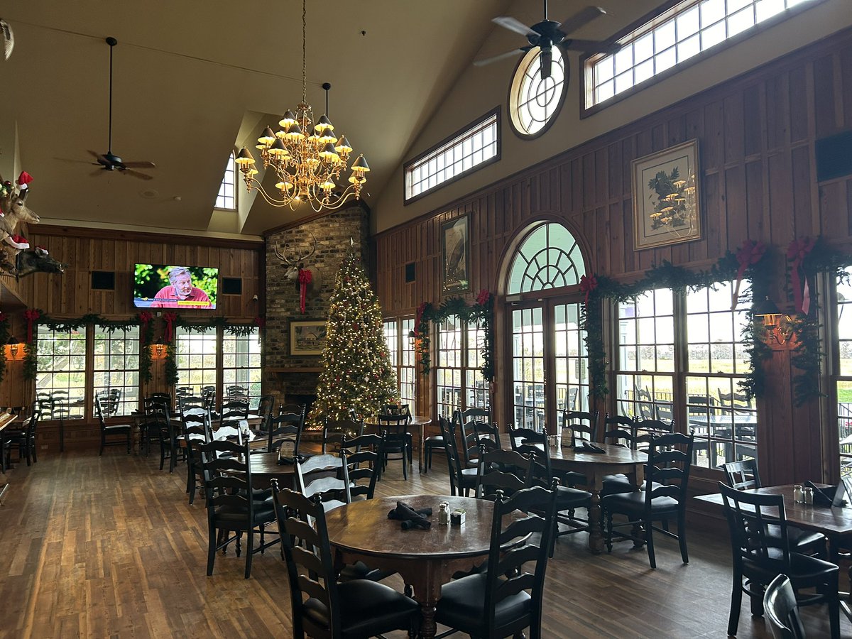 CaledoniaGolfFi's tweet photo. All Are Welcome Here ❤️ Come See the 🌲 @HammockCoastSC @OnlyPawleys #itstheholidays #localsfavorite #Pawleysisland https://t.co/2G8lACNIAI
