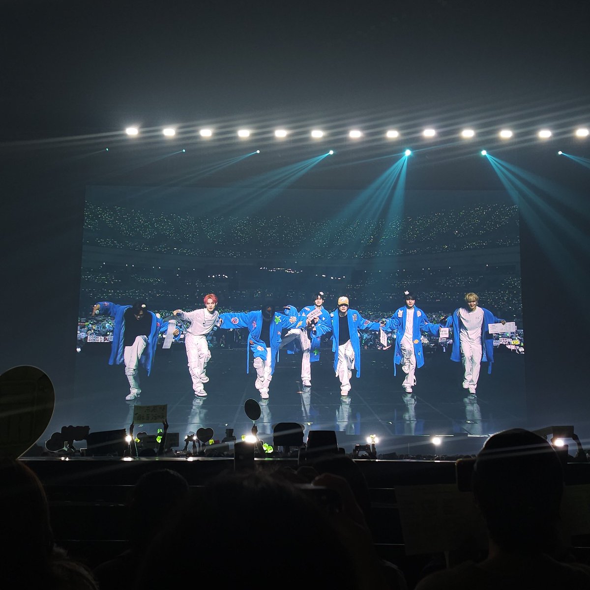 “DO YOU LOVE 7DREAM??”

😭         😭     😭😭😭    😭😭😭
    😭  😭        😭               😭
       😭            😭😭           😭😭😭  
       😭            😭                            😭
       😭            😭😭😭     😭😭😭