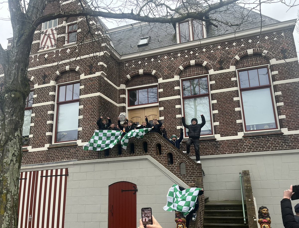Onze gezamelijke Jo-13 is vandaag kampioen geworden van de 2e fase! Huldiging op het staduus! <a href="/VVVogelwaarde/">VV Vogelwaarde</a>