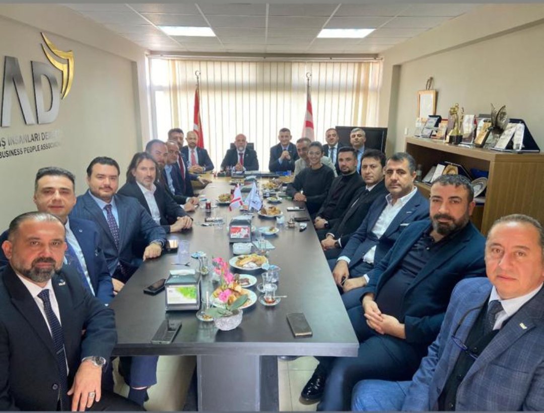 MUSIADBatman's tweet photo. Kurucu Başkanımız ve KKTC DEİK Temsilcisi @Sozdem77 ile Yönetim Kurulu Üyelerimiz  @omerbeber, @Kadir_SEKER ve @arahimmujdeci, Kıbrıs Türk İş İnsanları Derneği'ni ziyaret etmiştir. Ziyarette, iş birliği fırsatları ve ortak projeler hakkında verimli fikir alışverişinde bulundular. https://t.co/VP9uHZaSxk