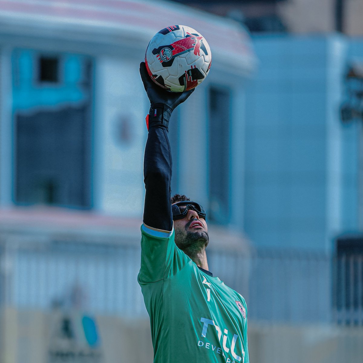 ZSCOfficial's tweet photo. مساء الخير 😎🧤

#Zamalek | #MostTitledIn20C | #الزمالك_أولًا | #أكبر_قلعة_رياضية https://t.co/7ZND29ZRiN
