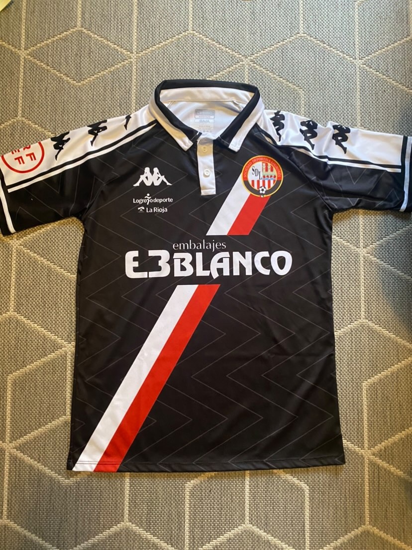 🌟 SORTEO 🌟

Con motivo del próximo programa número 100 vamos a sortear una camiseta, a elegir entre la primera o segunda equipación.

📝 Requisitos:

- Seguir a <a href="/SDLogrones/">SD Logroñés</a> y <a href="/PlayLogrones/">▶️Play Logroñés🎙🇵🇱</a>
- RT y Fav ❤️ a este post
- comentario mencionando a 2 amigos

Plazo: hasta el 8Dic 23:59