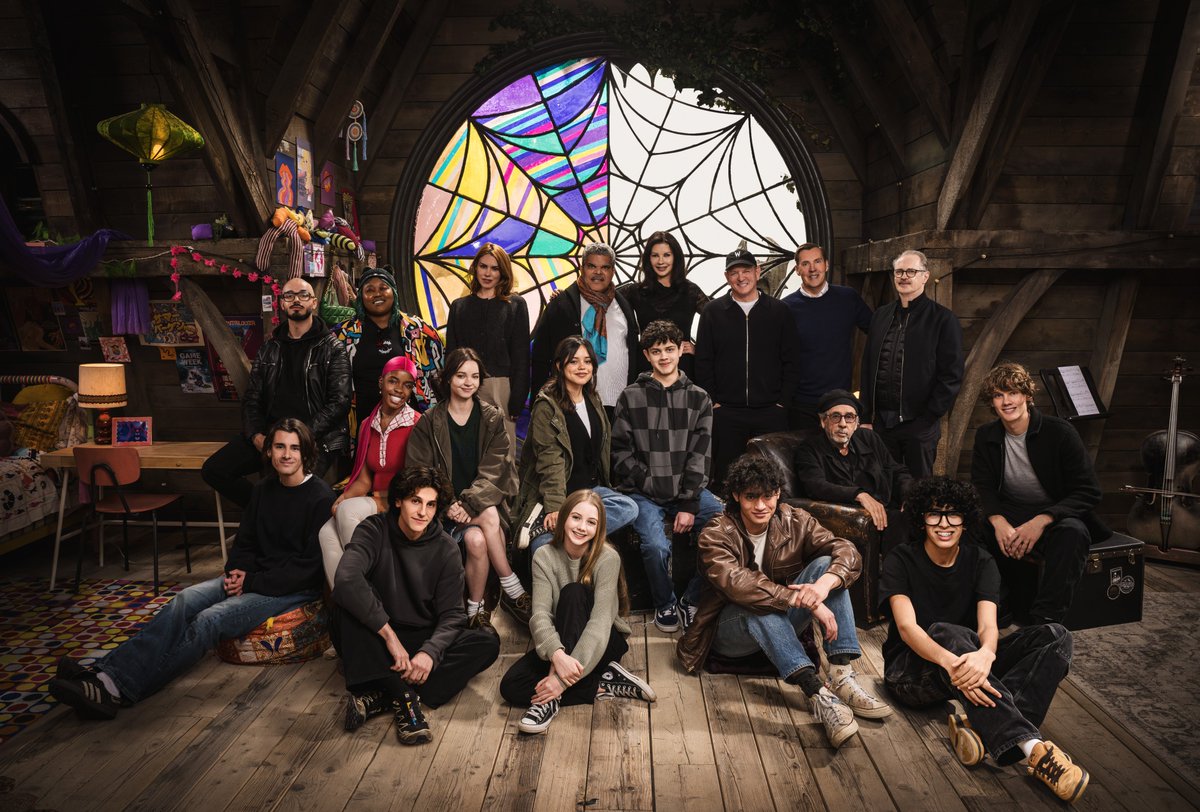 TimBurton_JP's tweet image. 『#ウェンズデー』シーズン2の全エピソードが撮影完了❗️
シーズン2は4月末に撮影開始。6月末から一時中断を挟んで、#ジェナ・オルテガ は9月中旬に撮影再開。#ティム・バートン 監督は、#レディー・ガガ…