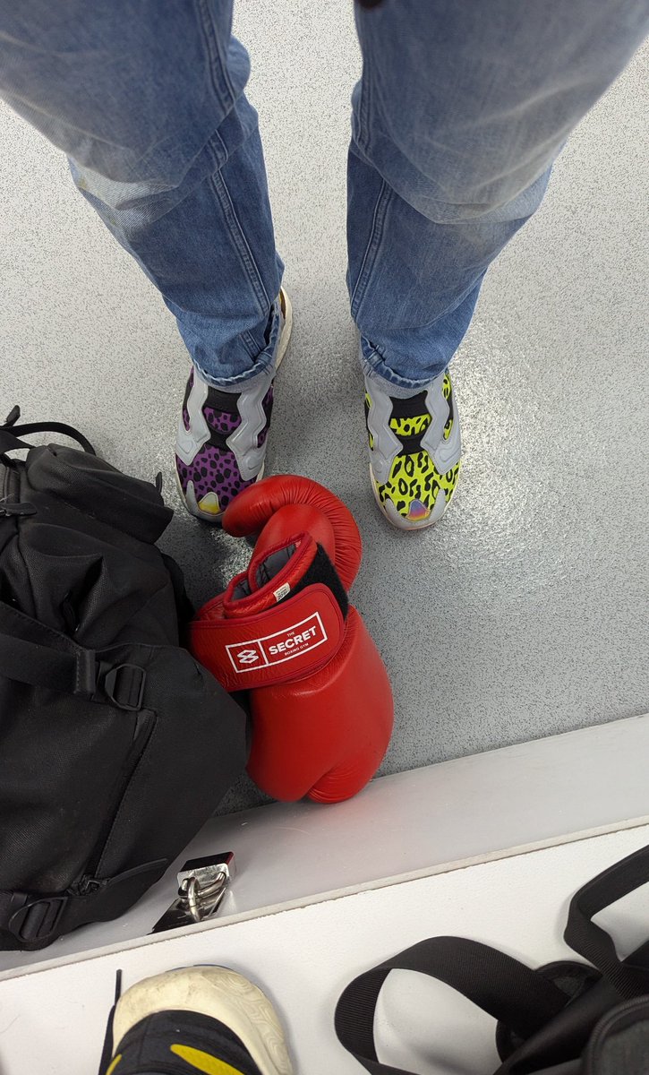 mighty_shield's tweet photo. Ура! Субботняя обувная рубрика снова с вами!

По традиции кидайте в реплаи свои лапки и тапки! https://t.co/ZoTP10RI8h