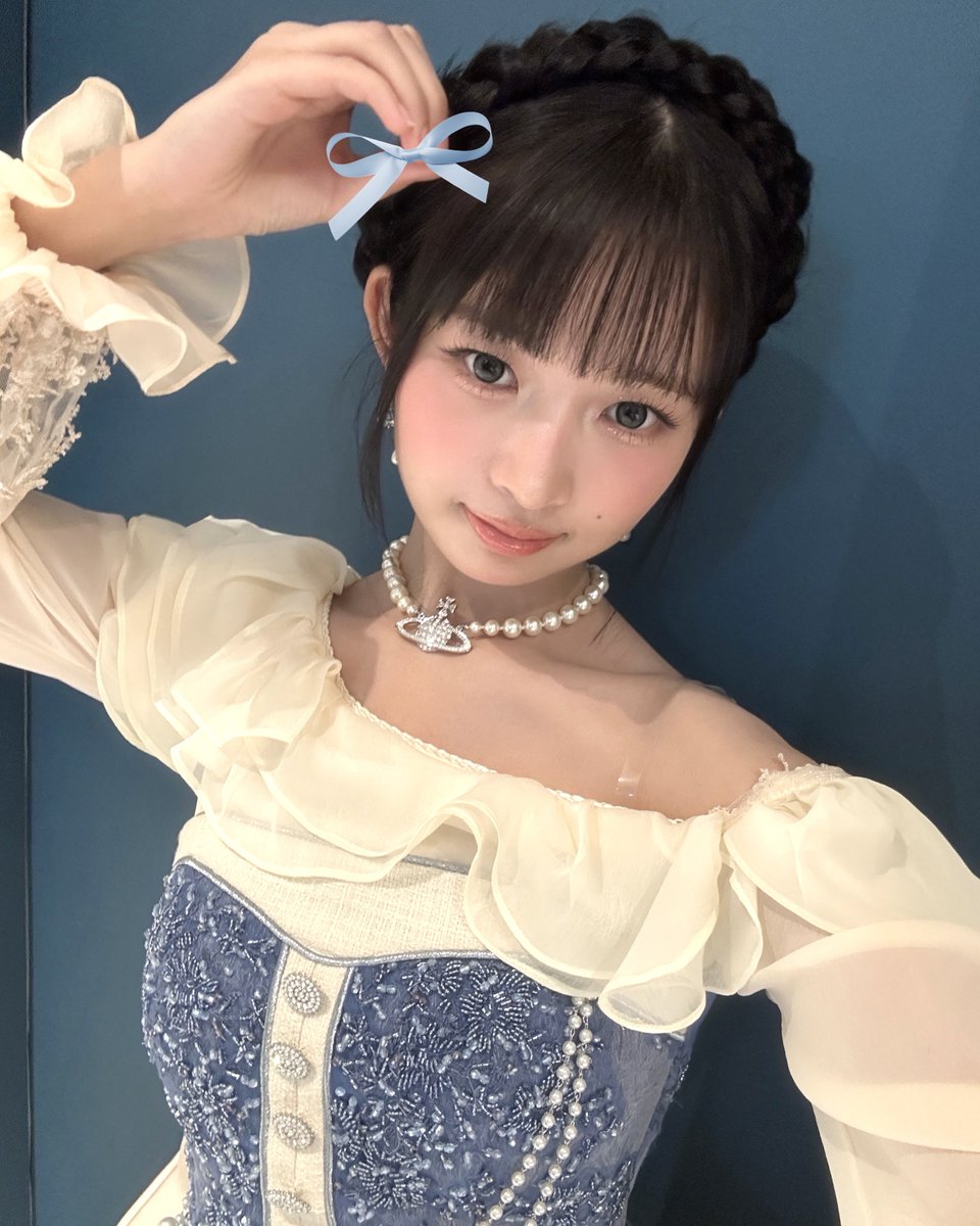 오늘도 이렇게 3개나 상을 받게 되어서 영광이고 다이브가 있어서 아이브가 빛날 수 있어요⟡.·*.
무대도 열심히 준비를 했는데 어땠어?? 다이브 덕분에 올해의 11월도 정말 행복하게 마칠 수가 있게 되었어요🪽 언제나 고맙고 사랑해🩵

#IVE #아이브 #REI #레이