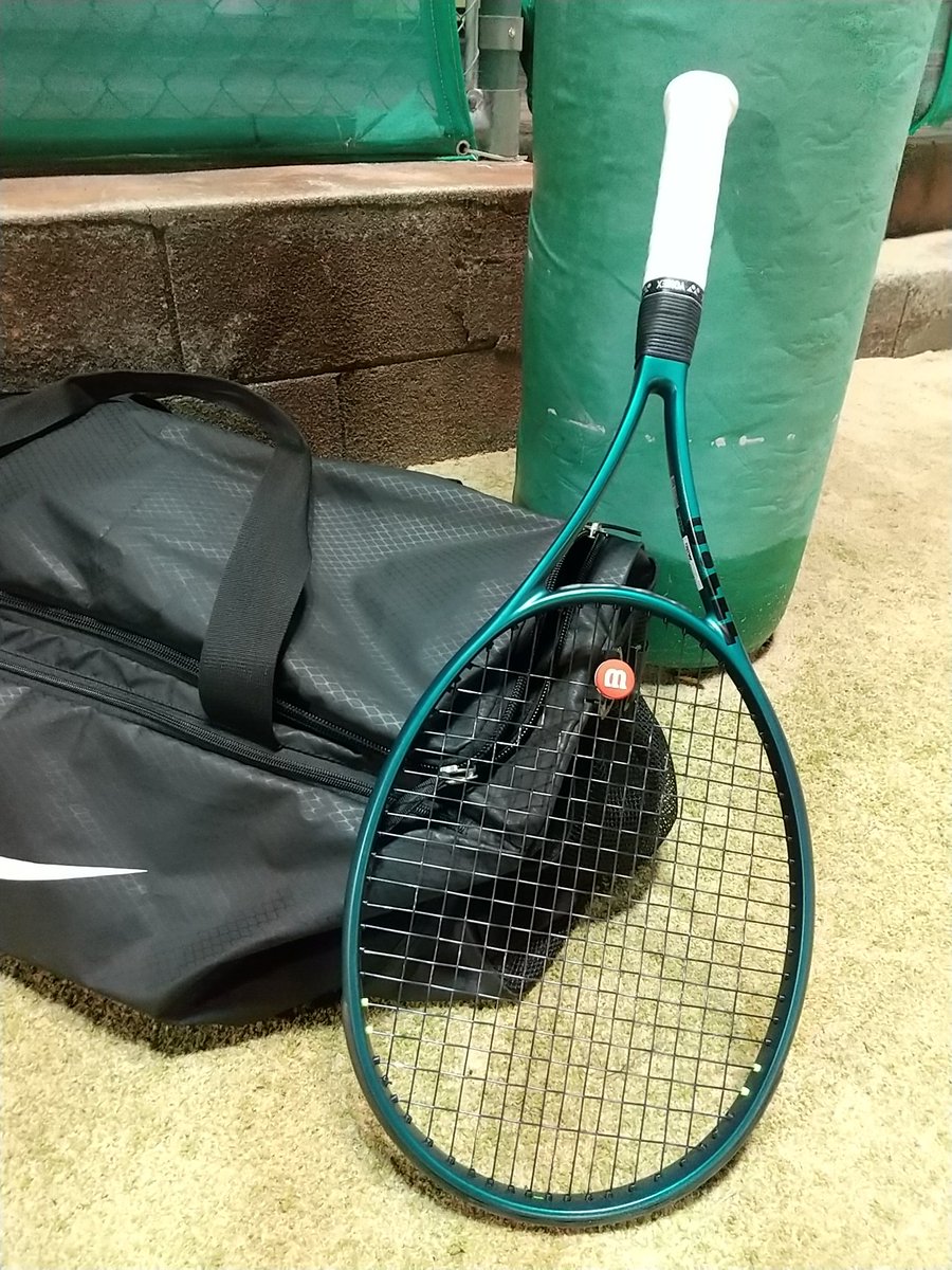 noka_tetsu's tweet photo. 私のピッコロ大魔王🎾🍀
調子良くて、調子に乗ったら…
バックハンドでフェンス直撃の魔貫光殺砲をぶっ放すという😅💥
#BLADEv9 https://t.co/RwuBM3vv1m
