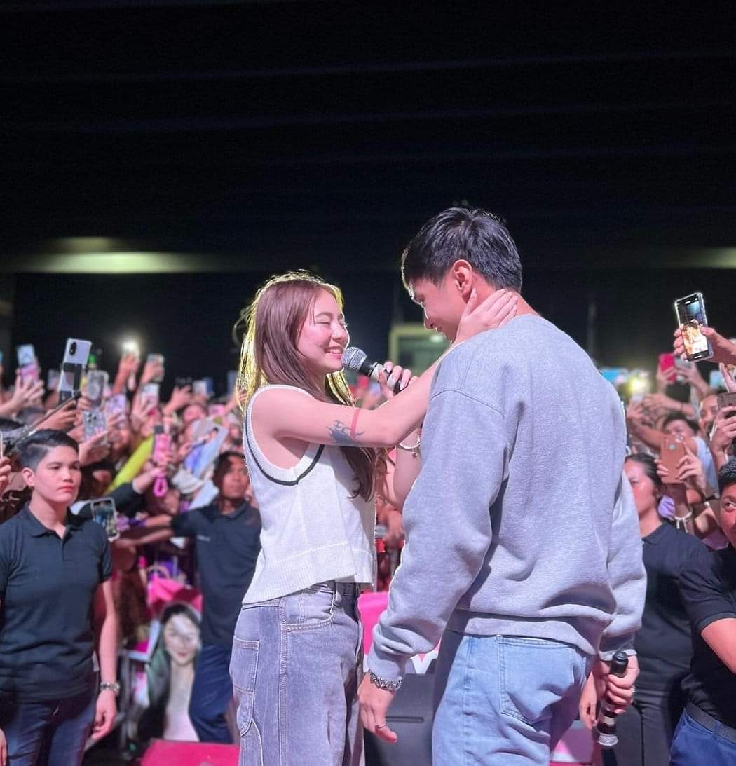 jmfyangforlif3's tweet photo. same person, same song, same feelings. awww hahaha ilysm.

JMFYANG WAVES PASKUHAN
JMFYANG WAVES PASKUHAN https://t.co/r5kf0sBdWw