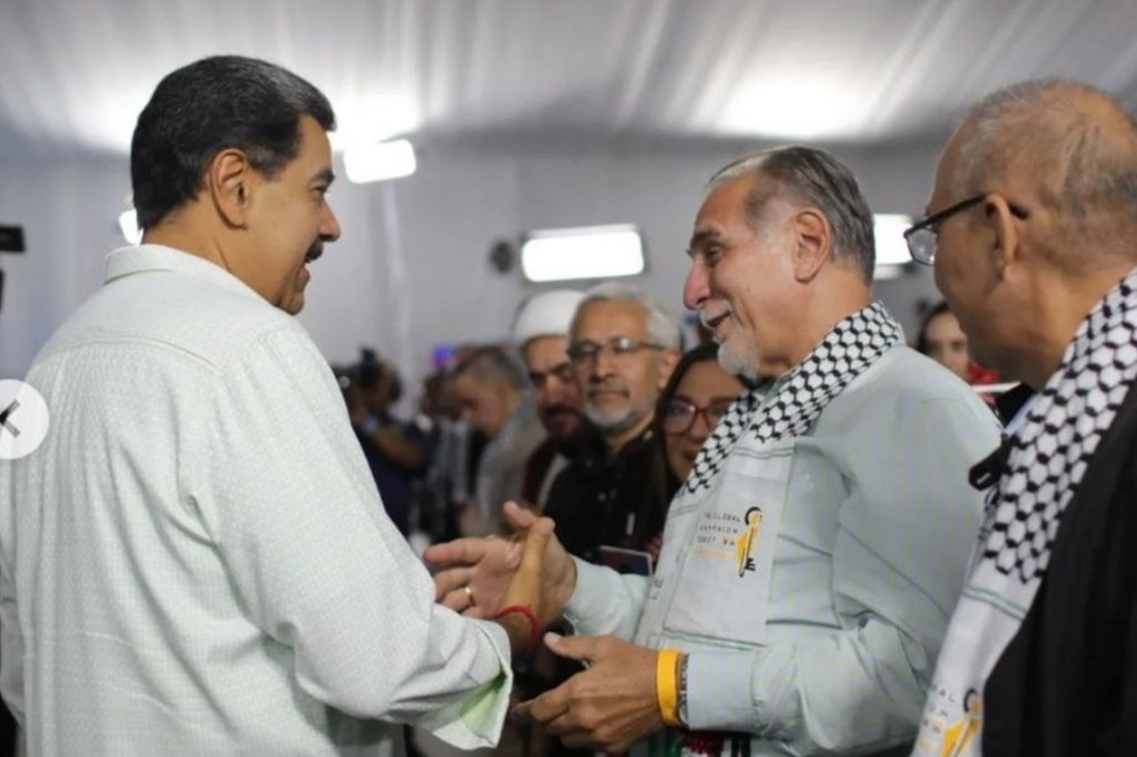 Gerardo Hdez. Nordelo (@ghnordelo5) on Twitter photo El Presidente de #Venezuela <a href="/NicolasMaduro/">Nicolás Maduro</a> saluda a <a href="/Guerrerotony161/">Antonio Guerrero Rodriguez</a> y a <a href="/ReneCuban5/">René González S.</a>, quienes agradecieron invitación a #LosCinco para participar en Conferencia Internacional en Solidaridad con Palestina, de Caracas. #Cuba #CDRCuba El Presidente de #Venezuela <a href="/NicolasMaduro/">Nicolás Maduro</a> saluda a <a href="/Guerrerotony161/">Antonio Guerrero Rodriguez</a> y a <a href="/ReneCuban5/">René González S.</a>, quienes agradecieron invitación a #LosCinco para participar en Conferencia Internacional en Solidaridad con Palestina, de Caracas. #Cuba #CDRCuba
