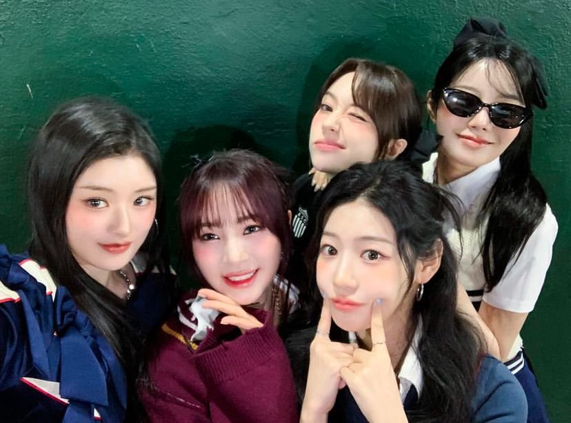 GLOBAL_FIFTYFR's tweet photo. [📷] we_fiftyfifty mise à jour sur Instagram 

#FIFTY_Shoot

[Love Sprinkle] Les filles qui ont brillé de mille feux même au concert de LA ! ✨
Une journée avec une performance live surprise

Merci aujourd'hui aussi lesTweny ♥️ 

#FIFTYFIFTY #피프티피프티
#LoveSprinkleTour_in_USA https://t.co/sTsNf8Ihjy