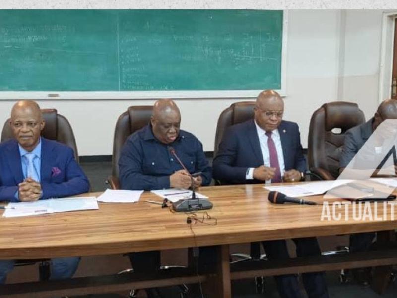 Avenir de la constitution : Les Professeurs Esambo, Boshab, Makiashi, Kaluba et plusieurs constitutionnalistes membres de l’ACDC soutiennent la démarche de Tshisekedi et s'engagent pour un débat transparent et ne seront guidés que pour l'intérêt du peuple congolais.