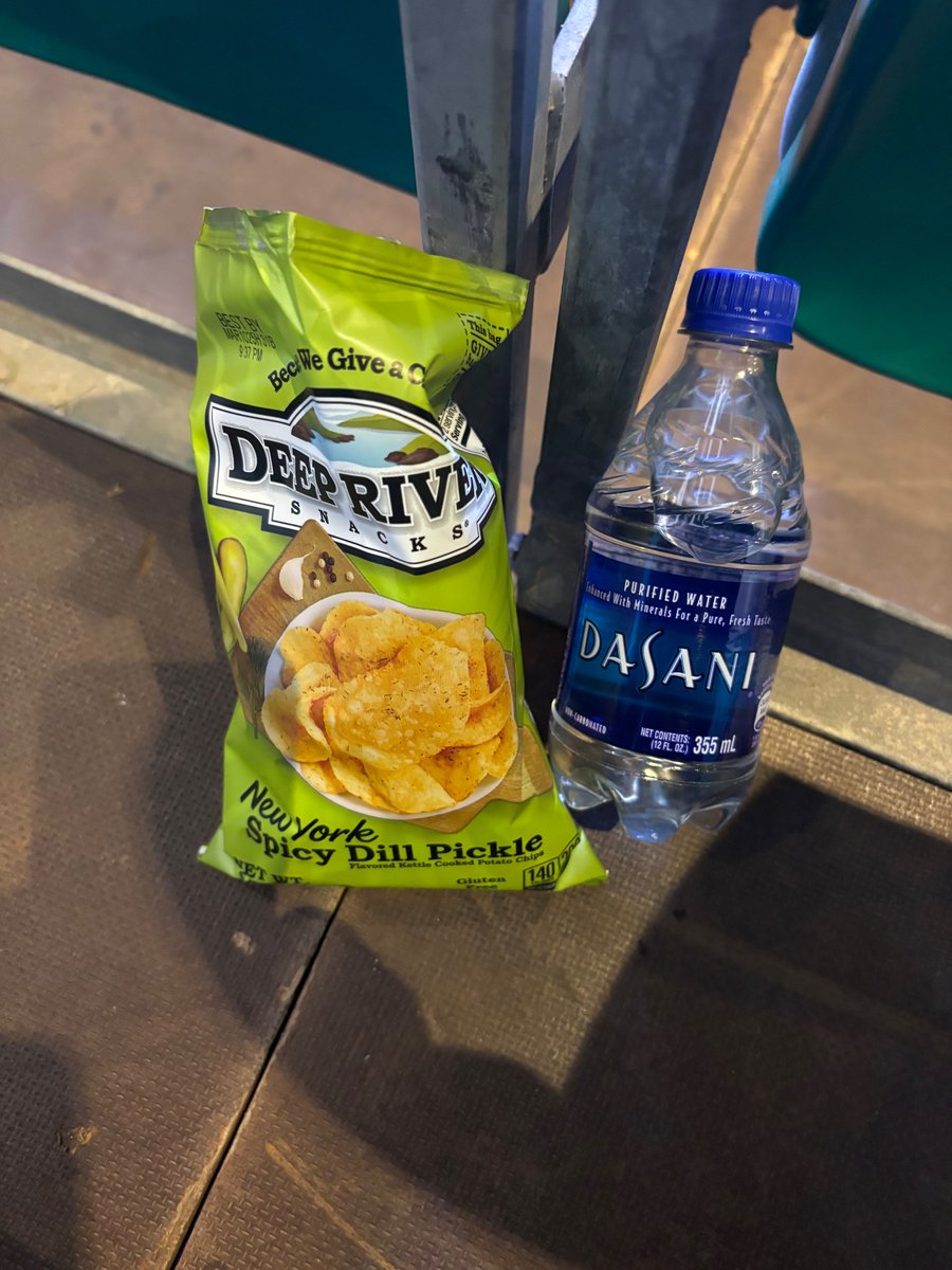 Welcome to paradise!!  $20 lunch in #bahamas👎👎💩