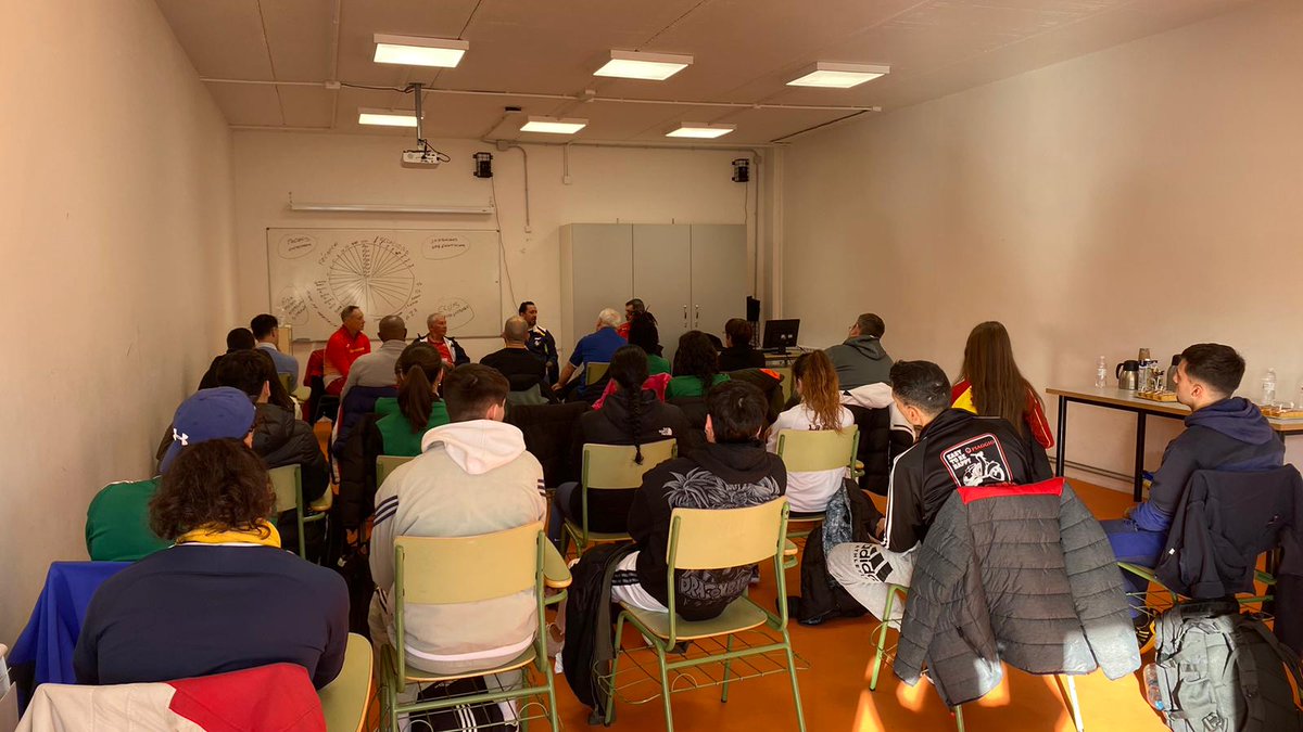 30 entrenadores y 40 atletas aprendiendo y aportando en las I JORNADAS TÉCNICAS TERRA ATLETISMO, ¡gracias a tod@s! 👏🏼

<a href="/riojadeporte/">La Rioja Deporte</a> <a href="/LogronoDeporte/">Logroño Deporte</a> <a href="/atletismoRFEA/">atletismoRFEA</a> <a href="/FRAtletismo/">FRAtletismo</a> <a href="/correrenlarioja/">Correr en La Rioja</a> <a href="/lariojacom/">lariojacom</a>

📷 #RobertoUrraca