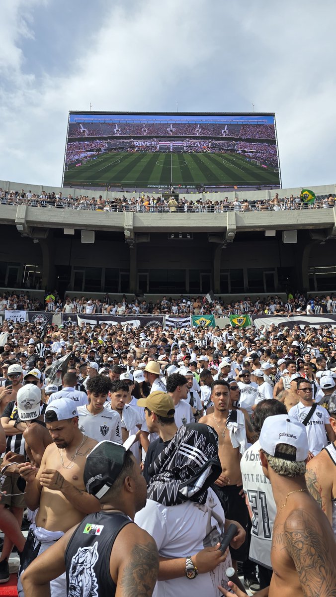 Atletico's tweet photo. Onde for jogar… 🎶

A Massa em peso no Monumental. Jogaremos juntos! 🖤🤍

#OGaloNuncaLutaSozinho https://t.co/A7kodqtOc7