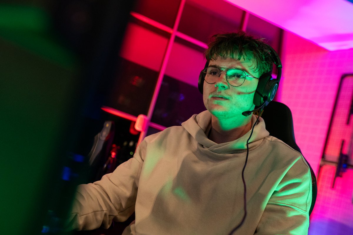 #IntoTheAbyss jest już w trakcie fazy playoff! 🔥

W półfinałach zobaczymy:

<a href="/kmntxd/">kmnt</a> &amp; <a href="/odi11_LOL/">Odi11</a> vs <a href="/KasekoEB/">Kaseko</a> &amp; <a href="/frajgo/">frajgo</a>;
<a href="/KikisQQ5/">kikis</a>  &amp; <a href="/zamuleklol/">Dominik Biela</a> vs <a href="/CzekoladLol/">Czekolad</a> &amp; <a href="/Inspiredlol/">Inspired</a>.

Dopingujcie ich na czacie - twitch.tv/nervarien 😎