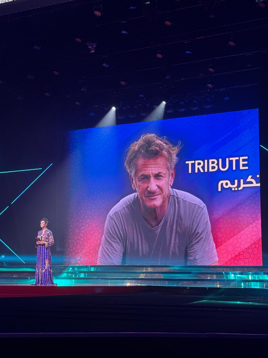 2MInteractive's tweet image. في اطار فعاليات الدورة 21 من المهرجان الدولي للفيلم بمراكش، تم مساء يومه السبت،  تكريم النجم العالمي شون بين 
@Marrakech_Fest
#FIFM