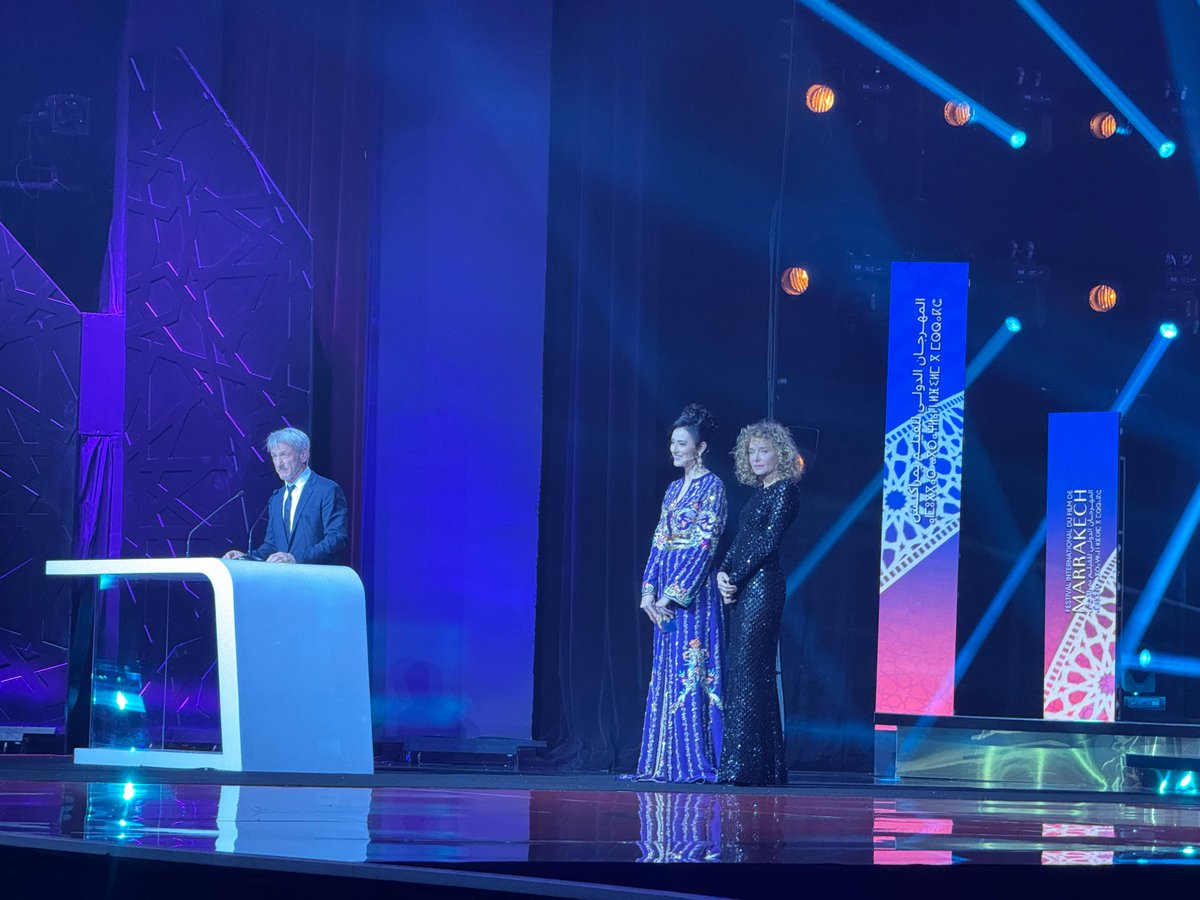 2MInteractive's tweet image. في اطار فعاليات الدورة 21 من المهرجان الدولي للفيلم بمراكش، تم مساء يومه السبت،  تكريم النجم العالمي شون بين 
@Marrakech_Fest
#FIFM