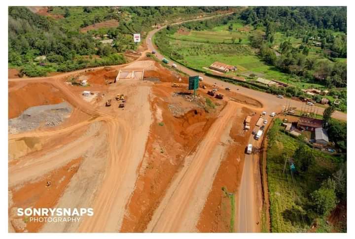 diplomat_thuku's tweet photo. The final stretch of the Kenol-Marua Dual-Carriageway (Kangocho-Karatina-Marua) is steadily advancing.

Below are the Ongoing works at the Marua interchange, which upon completion, will enable uninterrupted traffic flow to Nanyuki, Karatina and Nyeri.  

#workingGovernment 🇰🇪. https://t.co/NfyodeZcrX