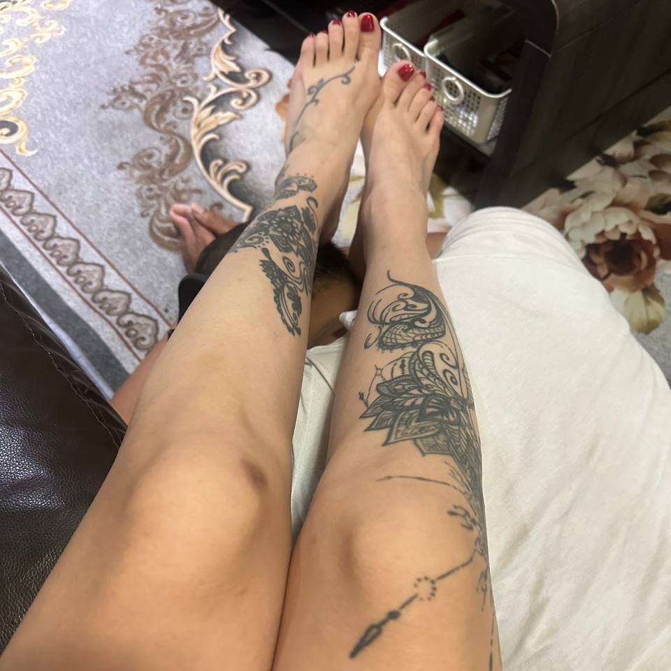 mistressjane5's tweet photo. Mistress relax after shower... https://t.co/CcmpxK6Eyj