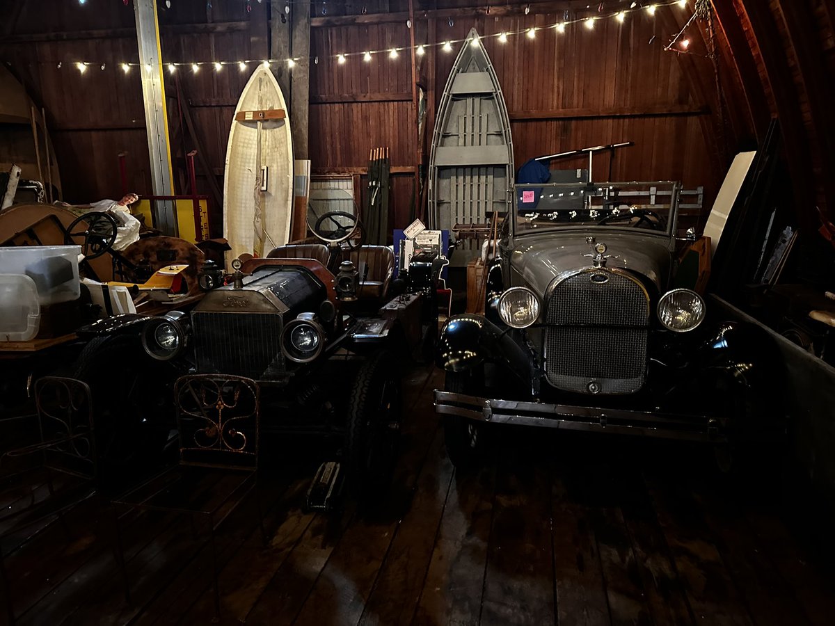 ElDabstroyero's tweet photo. I wasn’t planning on doing any #gamehunting today, but when you see a giant barn sale, you’ve got to stop!
Not only did they have all kinds of sick old electronics and stuff, but they also had about six model T Fords just chilling.
#VideoGameHunting #Retro #RetroGames https://t.co/CRIECXpDlj
