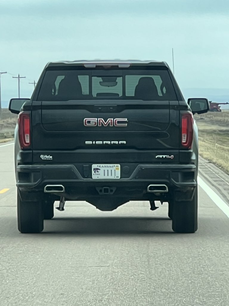 kstatevangirl's tweet photo. Our 2 person caravan on the way to watch #HoxieIndians in the 2A 8 man State Championship in Greensburg! How we usually travel between Hoxie and Manhattan, following each other because we both need cars for work. ๐ #GoHoxie #GoKState @mitchmoss https://t.co/yURgOyubYw