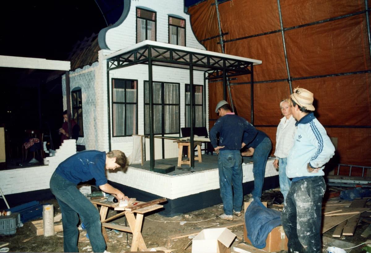 Brabantsfaam's tweet photo. Uit het fotoboek van @DeLaarstukken 1986 meer dan 150 nieuwe foto's op Brabantsfaam van de voorbereiding, de parade en het feest in de tent. #brabantsedag https://t.co/P76oZE0cpr