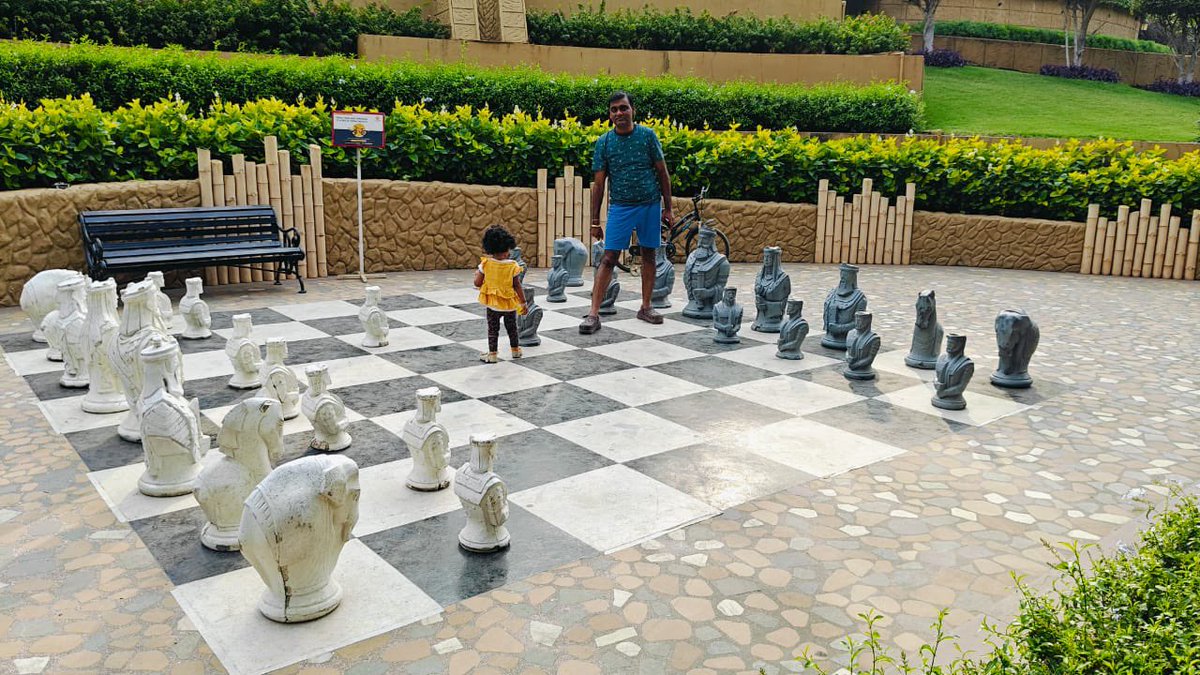 DB2Guide's tweet image. Playing with my 2 years old daughter.
Future world champion 
#gogukesh #chessbaseindia