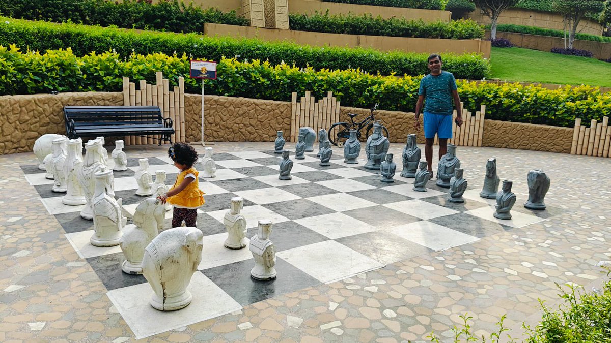DB2Guide's tweet image. Playing with my 2 years old daughter.
Future world champion 
#gogukesh #chessbaseindia
