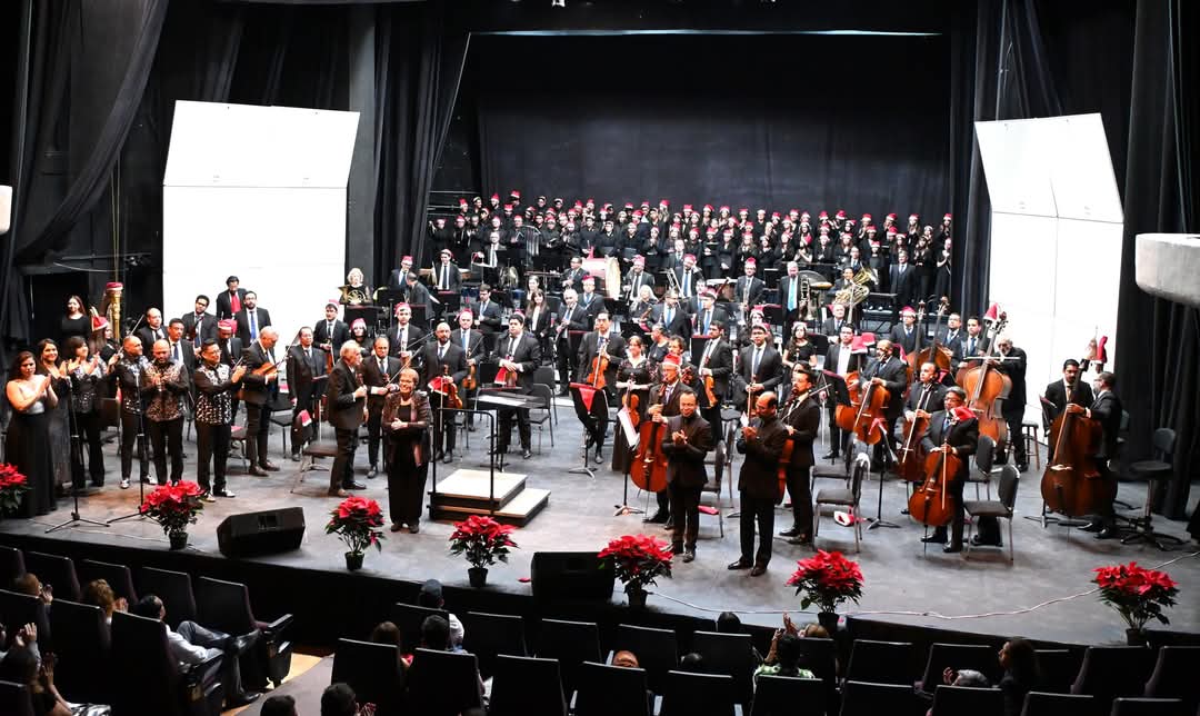 OSUG_ugto's tweet photo. Llegó la magia de la Navidad con nuestro🎼Concierto Navideño✨🎄dirigido a la comunidad universitaria donde estudiantes de nuestra casa de estudios tuvieron la oportunidad de acercarse a la maravillosa música clásica
#OSUG #SomosAbejasUG #DEMAE🎄
@UdeGuanajuato @SistemaCreacion https://t.co/9ez2r18yLc