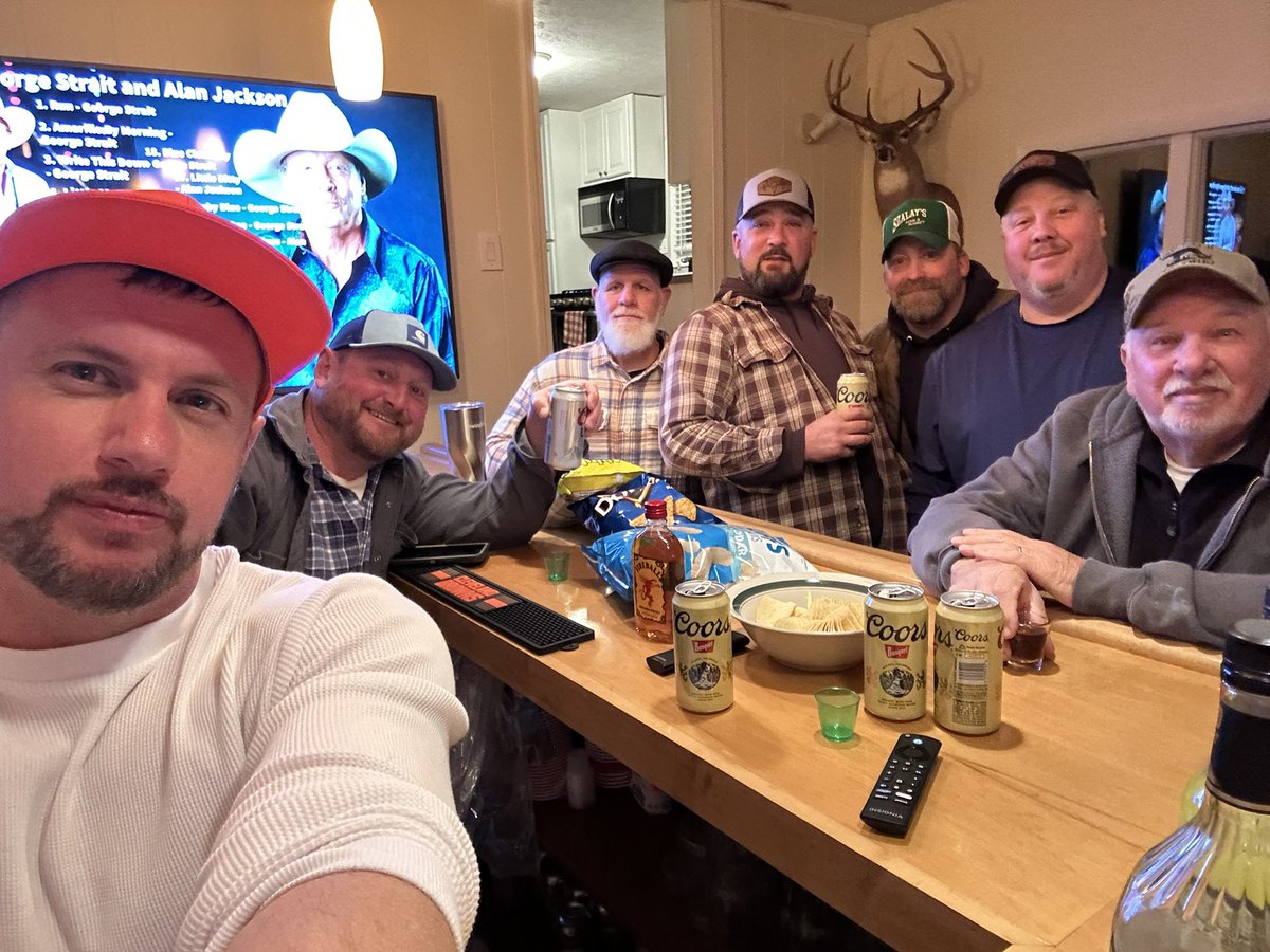 MikeKaminski53's tweet photo. Deer camp 2024 https://t.co/MhGXgsA16z