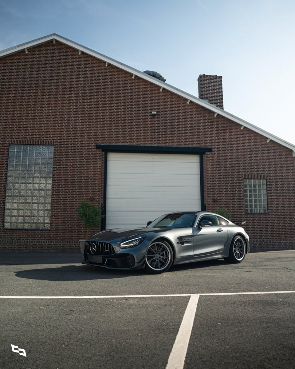 collectingcars_'s tweet photo. This one-owner Mercedes-AMG GT R Pro is a low-mileage example of the rare track-focused road car, which is noted to present in excellent condition throughout.
๐LIVE NOW - Schiphol, Netherlands
๐Find out more: https://t.co/TWo8xJmxZZ
#CollectingCars #Mercedes #AMG #GTRpro https://t.co/zAbnrPfAcc