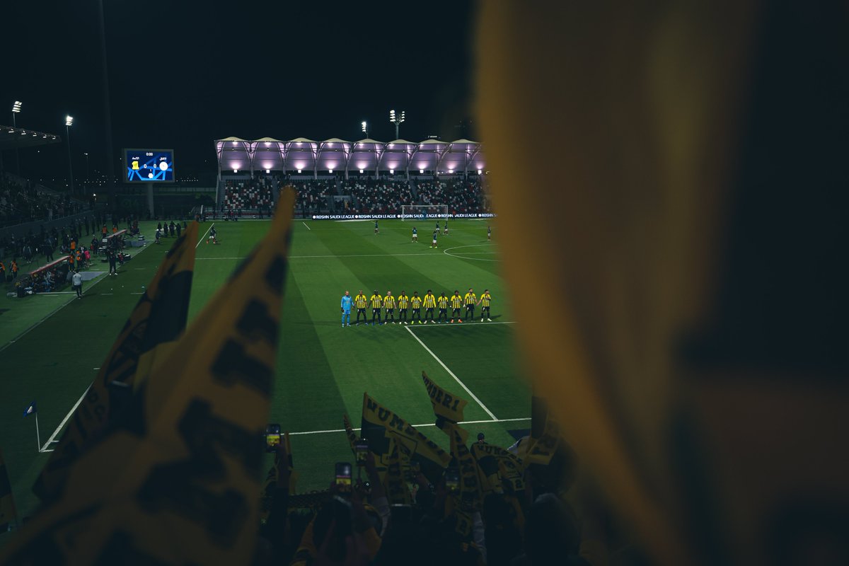 وافـي للأبـد .. مُخـلص بالعـشق 💛