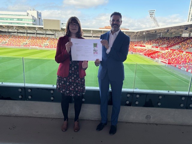 I recently signed the Local Climate Bond pledge from @GFI_green along with <a href="/LBofHounslow/">Hounslow Council</a> Exec Director of Finance &amp; Resources

Register your interest now for the Hounslow Local Climate Investment to help fund climate projects &amp; earn a return on your cash talk.hounslow.gov.uk/lci