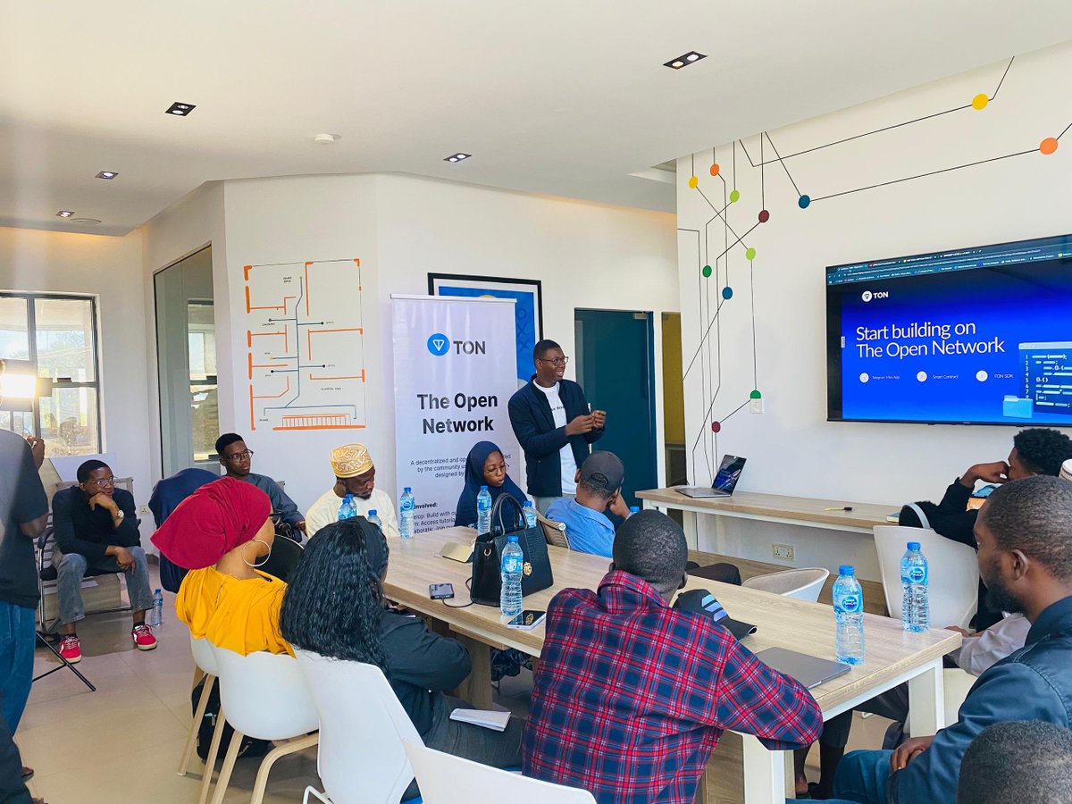 roll_exchange's tweet image. As we continue building a state-of-the-art multi-cross chain DEX protocol across 10+ blockchains with the power of AI Agents.

We&apos;re excited to share that our CTO and Co-Founder hosted the @ton_blockchain Breakfast, in Nigeria 🇳🇬.

Community is winning. 🏅