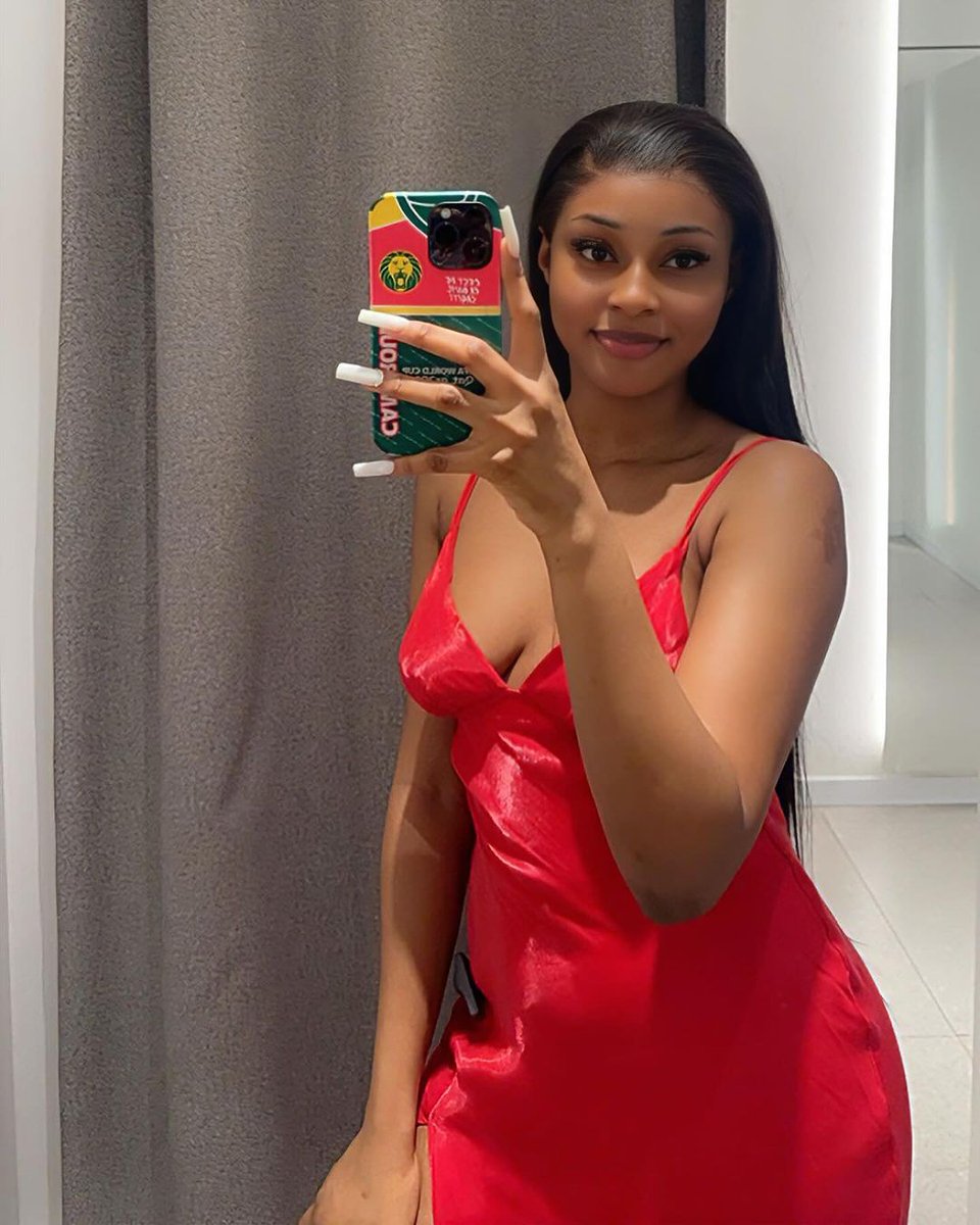 I'm Still single please can we exchange WhatsApp number??😭