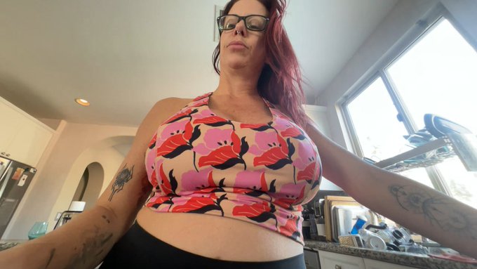 Alexis Fawx is live now! https://t.co/11enTIVPyy https://t.co/eDGDbDk4Eq